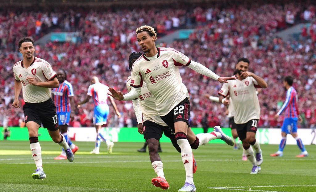 关于水晶宫球员红牌遭遇争议,主帅称裁判判罚有问题的信息 关于水晶宫球员红牌遭遇争议,主帅称裁判判罚有问题的信息