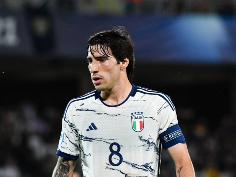 意大利队在比赛中展现出色表现,成功晋级 意大利队在比赛中展现出色表现,成功晋级