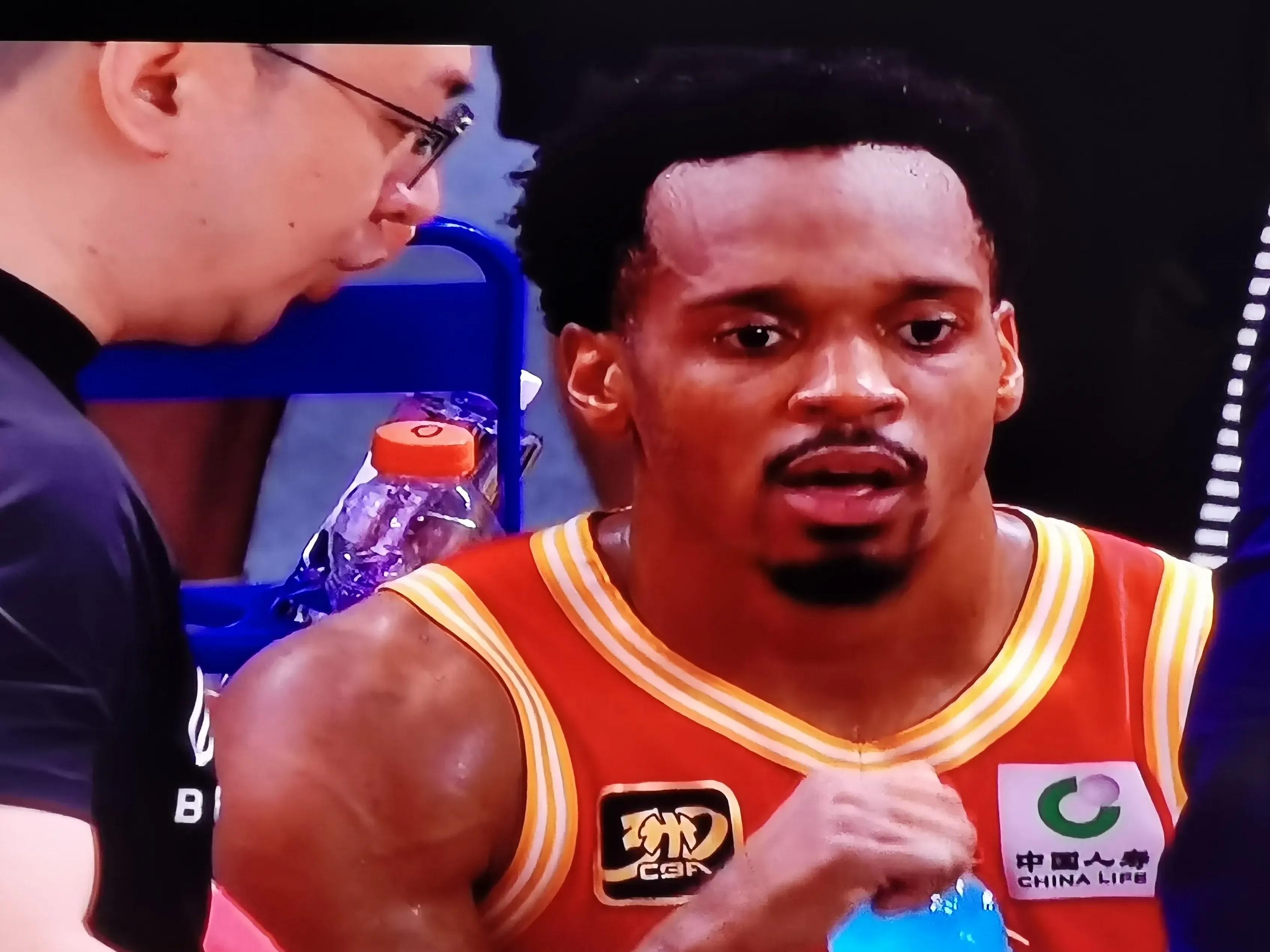 勇士轻取吉林队,孙铭徽点燃赛场 勇士轻取吉林队,孙铭徽点燃赛场