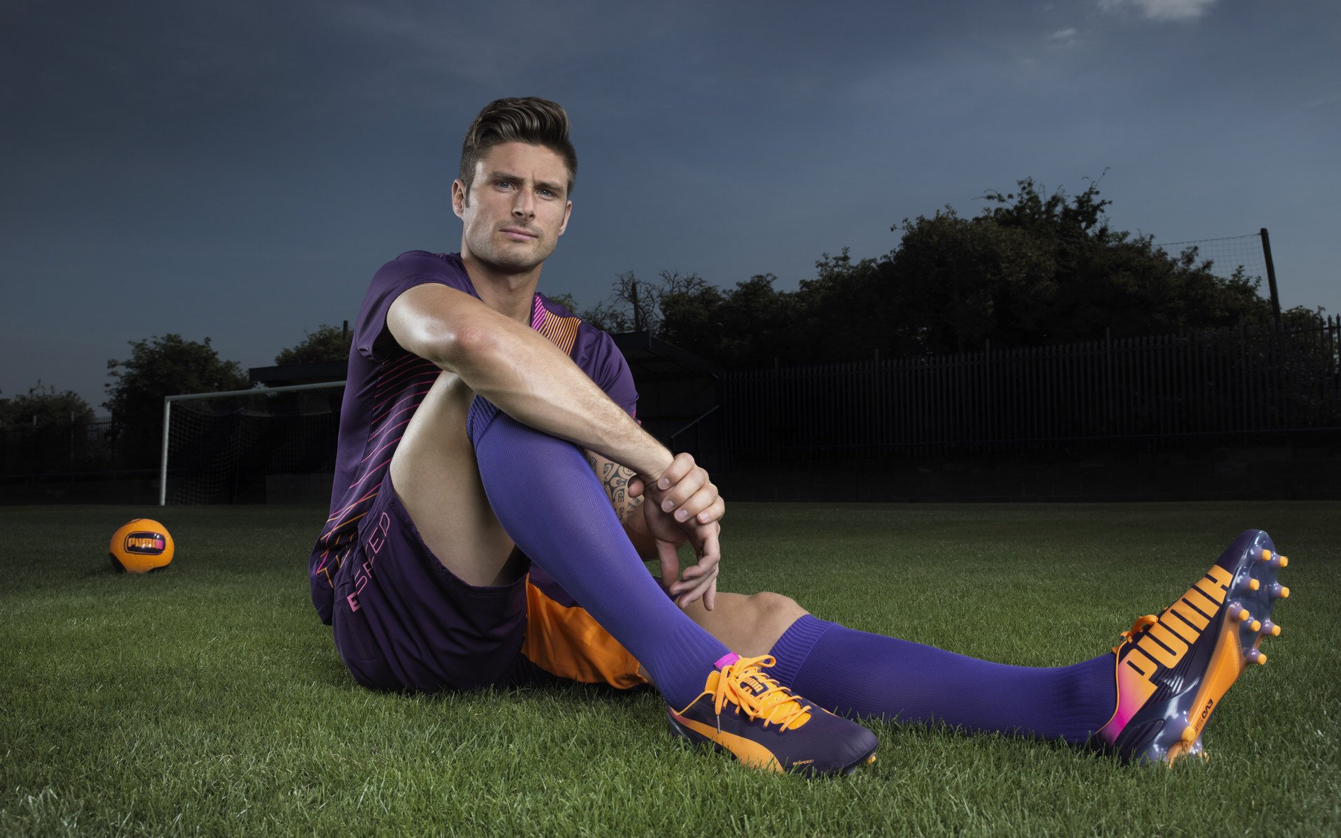 唯一时刻，F1街道赛之夜，米切尔如何让城市成为他的银幕