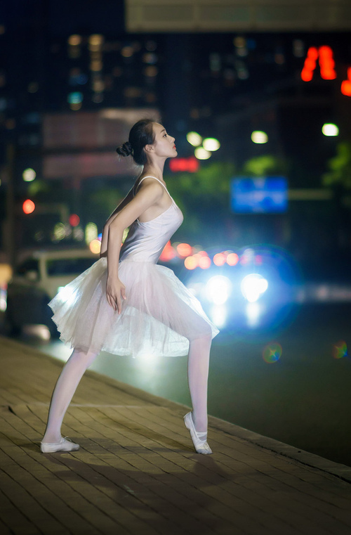 雷火电竞充值-跨界共鸣，当西甲国家德比的炽热夜空遇见塔图姆的攻防转换哲学